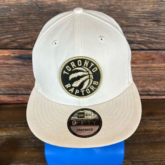 New Era 9Fifty Toronto Raptors SnapBack Hat - Picture 3 of 8